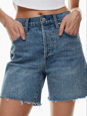 NWT Denim Forum -  The Yoko Hi-Rise Mid-Thigh Denim Short size 24 - Aritzia